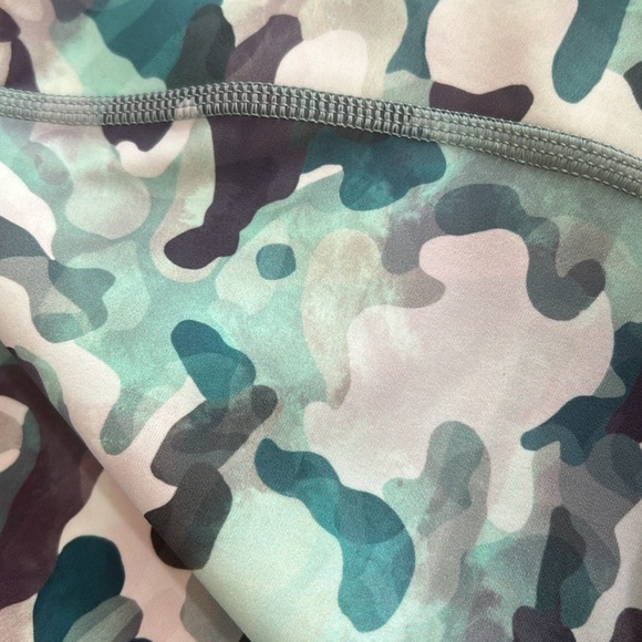 SPANX BOTTY BOOST ACTIVE 7/8 LEGGINGS WOMEN Sz MD CAMOUFLAGE NEW - Picture 11 of 12